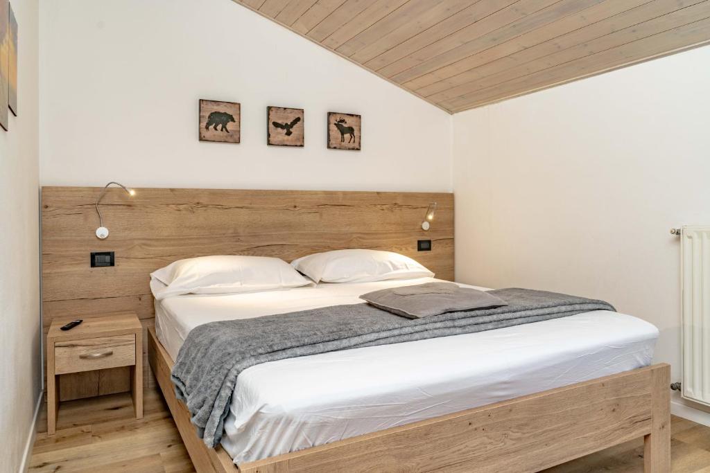 A bed or beds in a room at Fiore del Brenta 1 a 50 m dalla fermata dello skibus gratuito