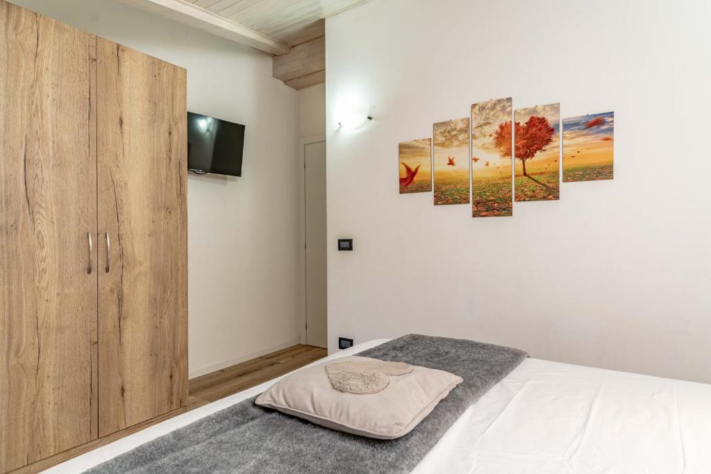 A bed or beds in a room at Fiore del Brenta 1 a 50 m dalla fermata dello skibus gratuito