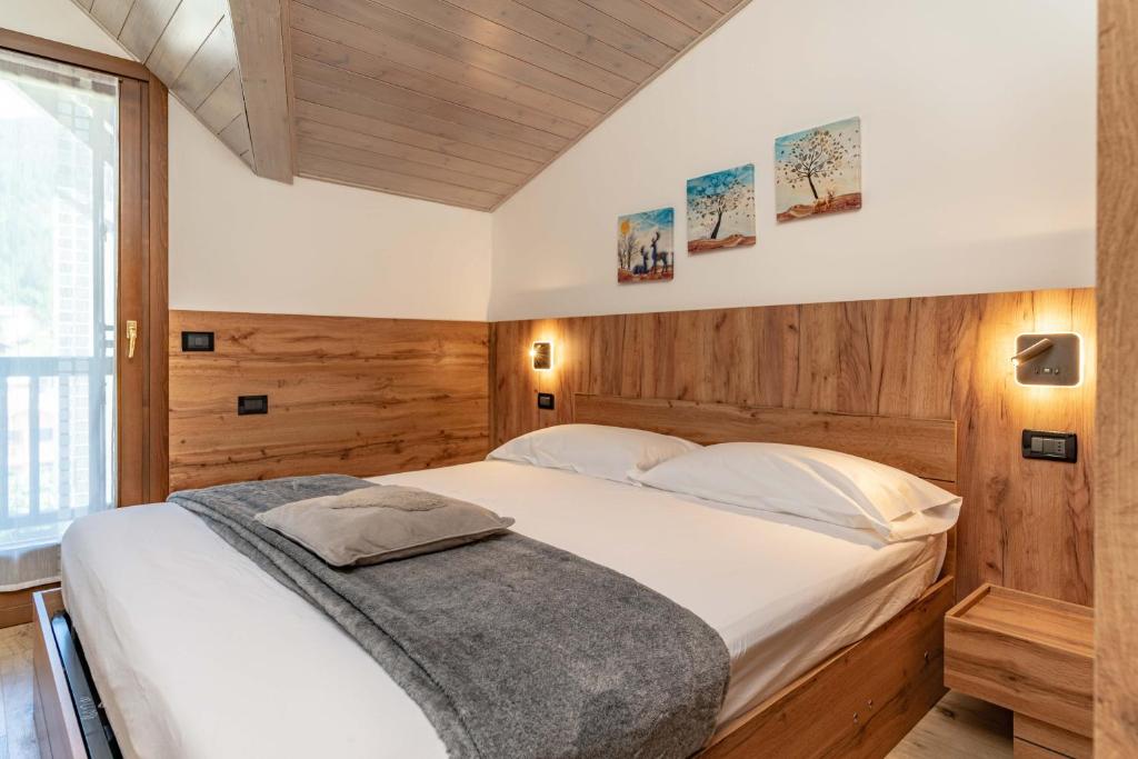 A bed or beds in a room at Fiore del Brenta 1 a 50 m dalla fermata dello skibus gratuito