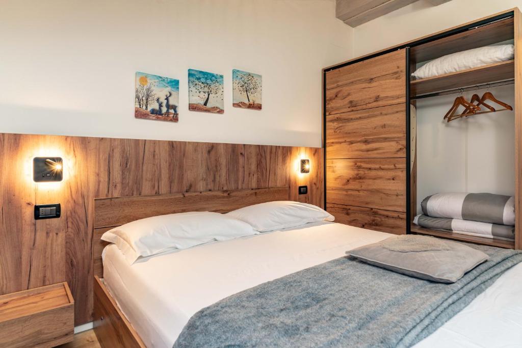 A bed or beds in a room at Fiore del Brenta 1 a 50 m dalla fermata dello skibus gratuito