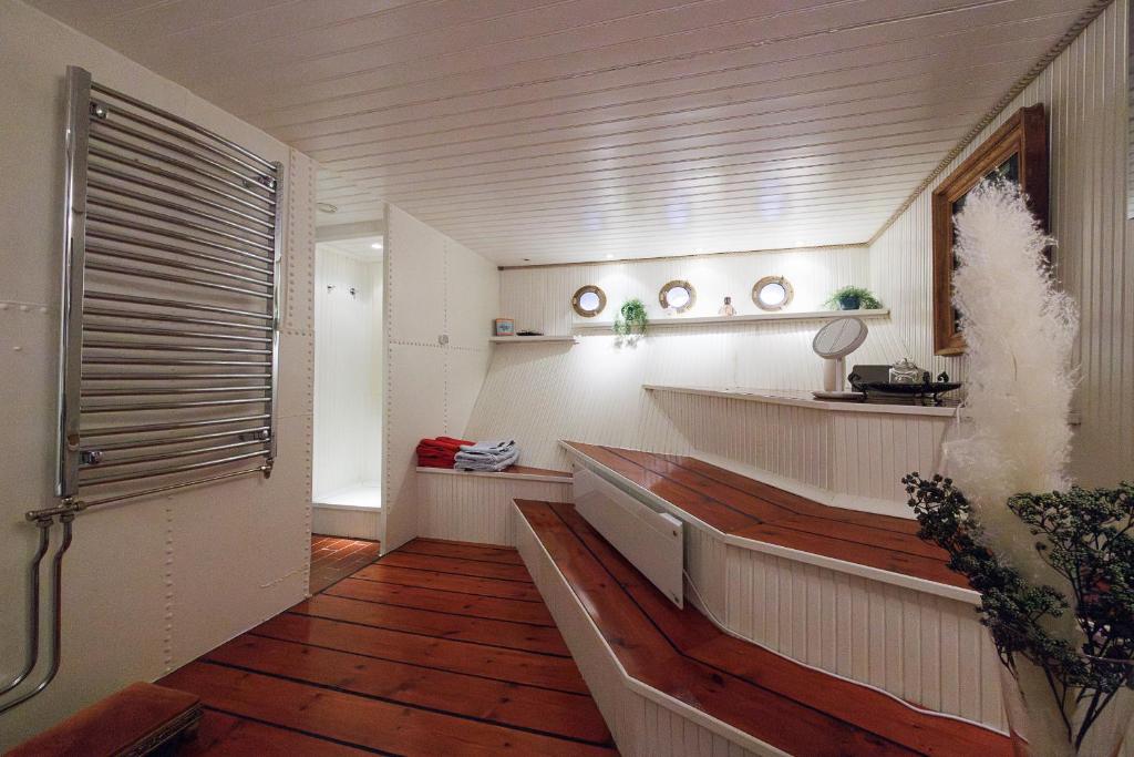 Fotografie z fotogalerie ubytování Norrbyskär HouseBoat with a view! v destinaci Västerås