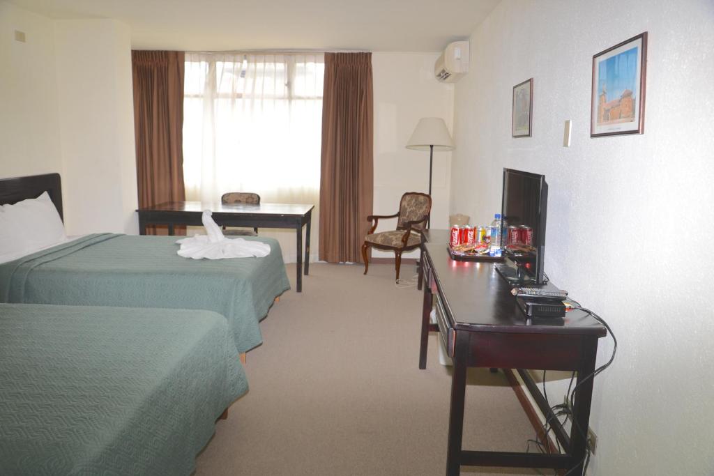 Hotel Maragato - Standard Quadruple Room