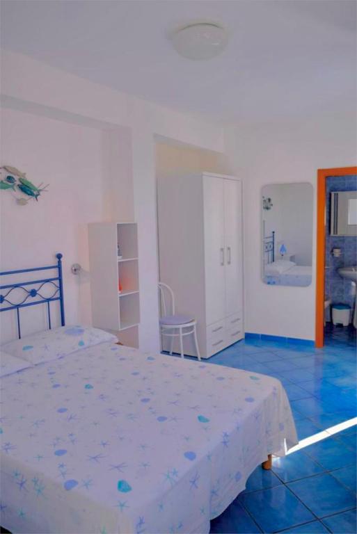 Postel nebo postele na pokoji v ubytování PonzaSmeralda Le Forna
