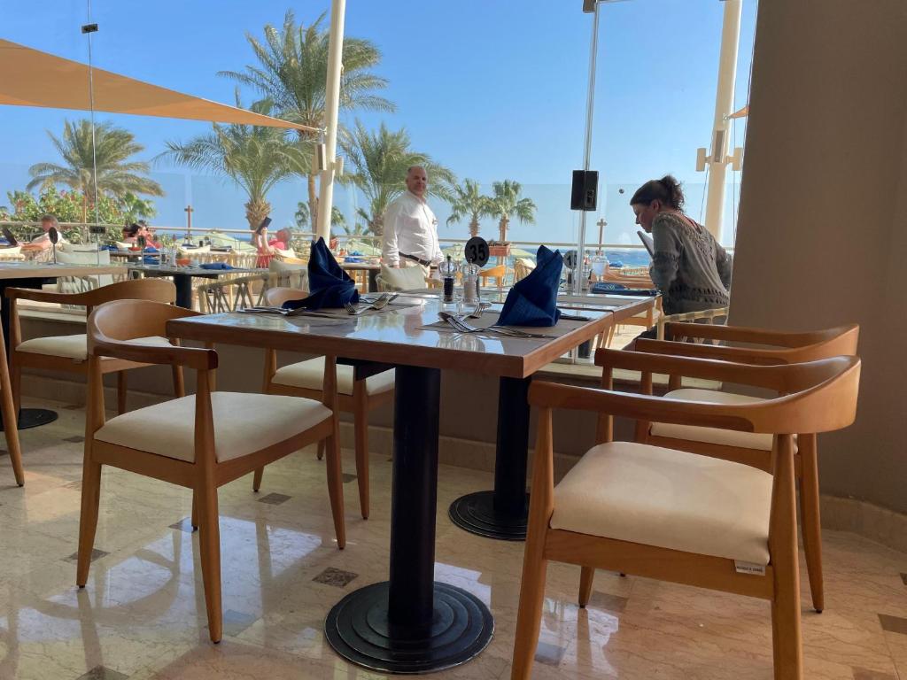 Shams Prestige Abu Soma (Adults Only) italokat is kínál