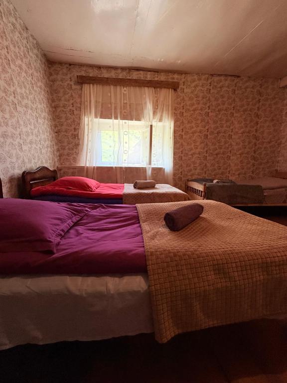 Postel nebo postele na pokoji v ubytování Nizharadze's Tower