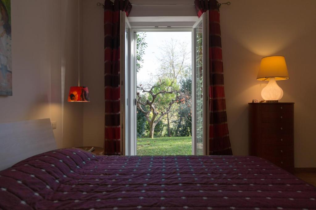 A bed or beds in a room at Guest House Le Acacie