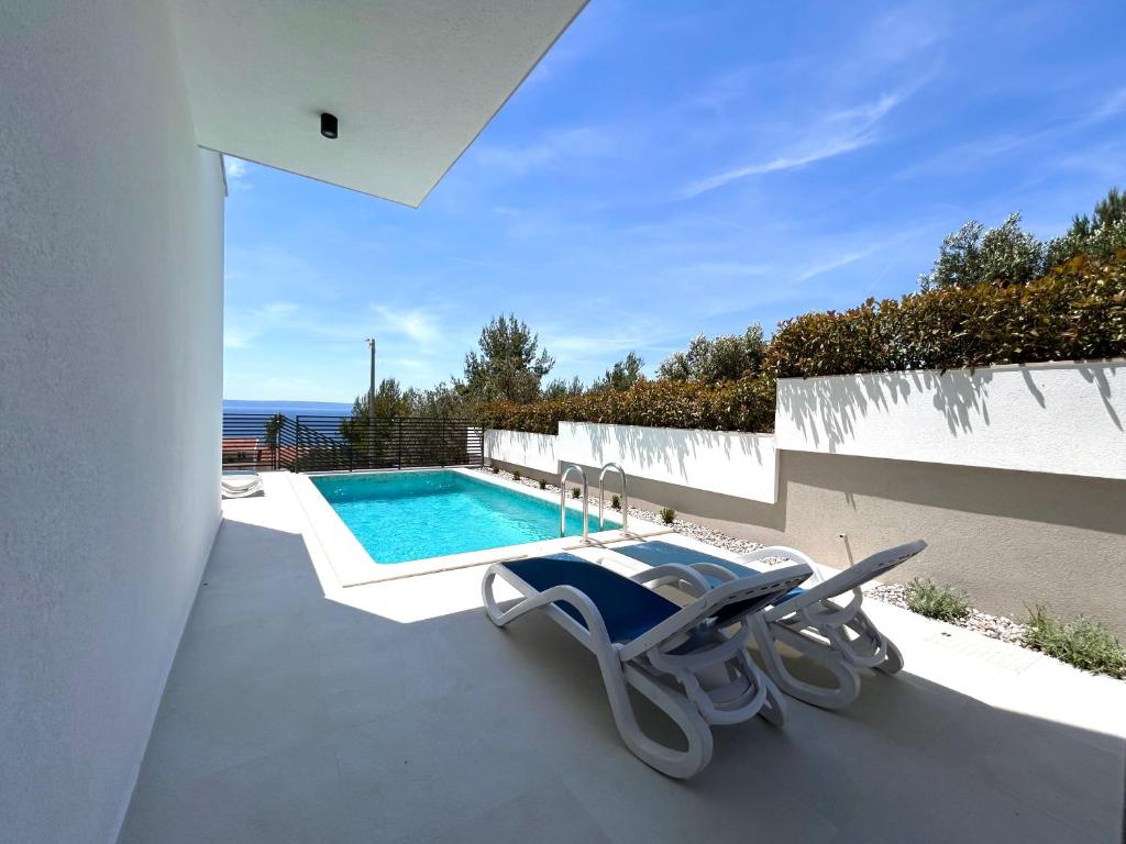 Apartment Petar - private heated pool and sea view