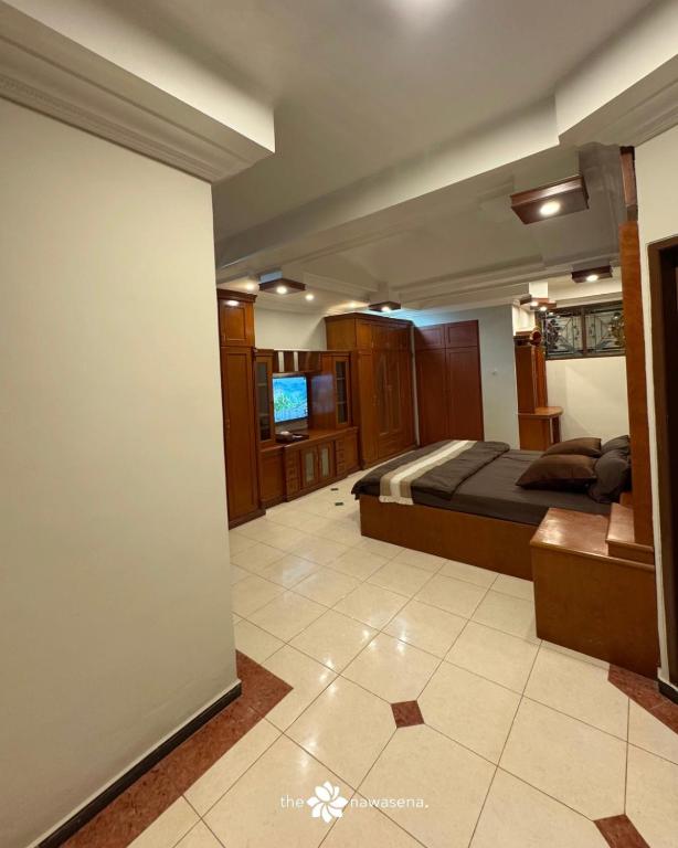 Postel nebo postele na pokoji v ubytování The Nawasena Villa Medan with Private Pool Escape