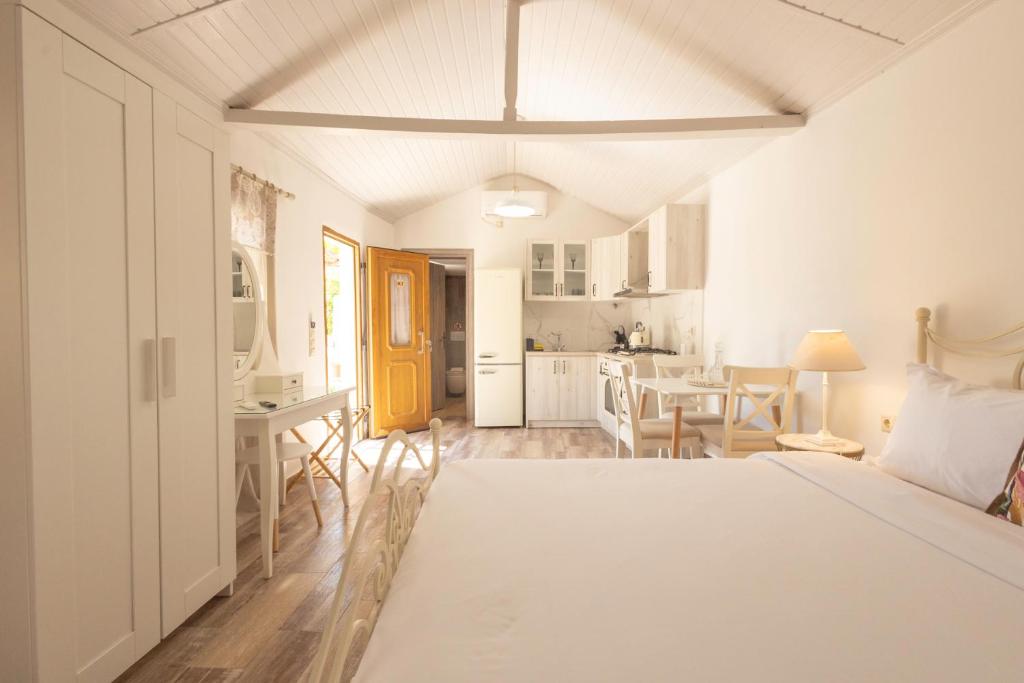 Sophia Areopoli Town Square - 7