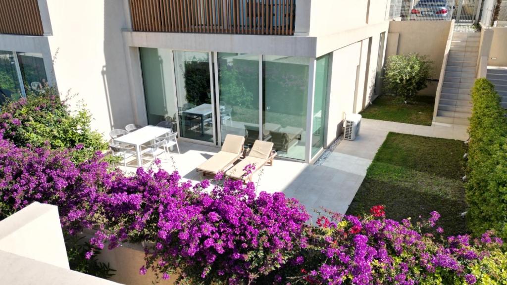 Κήπος έξω από το Green Coast Palase Sun Kissed Terrace Villa 110A