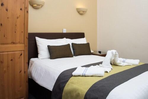 Rose Court Hotel - 
