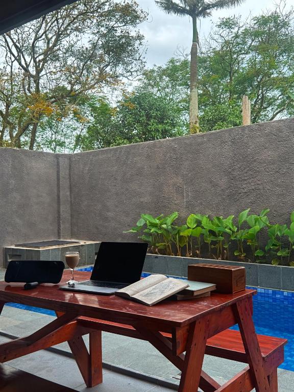 Zahrada ubytování The Nawasena Villa Medan with Private Pool Escape