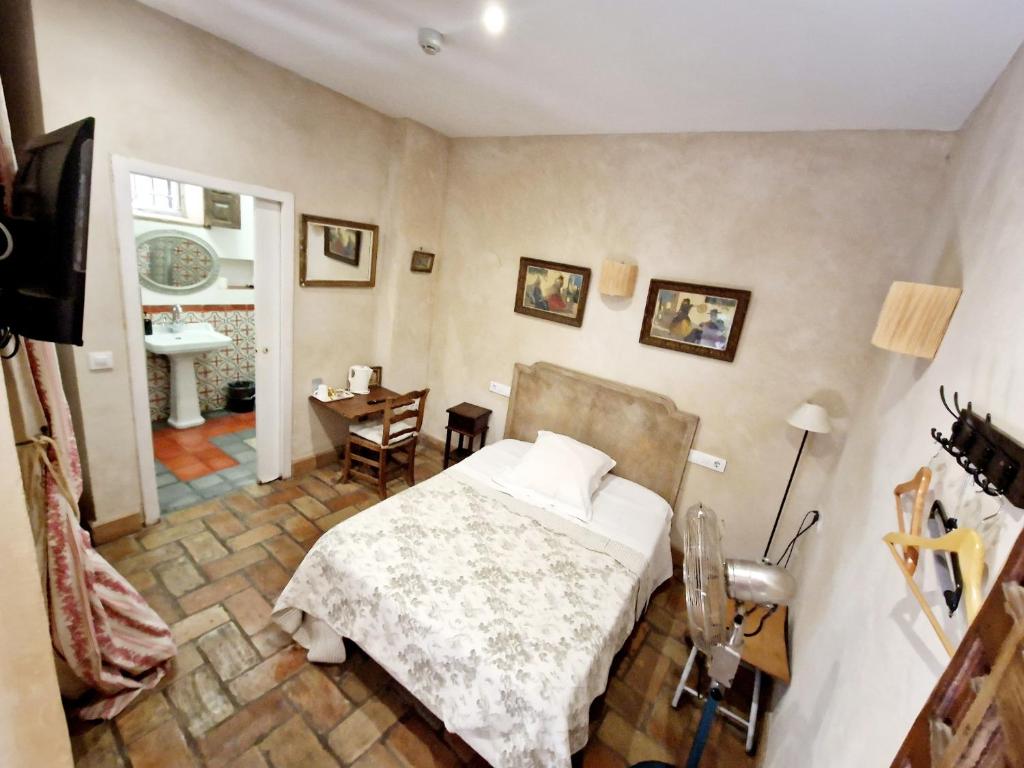 Posteľ alebo postele v izbe v ubytovaní Hostal Casa Del Buen Viaje