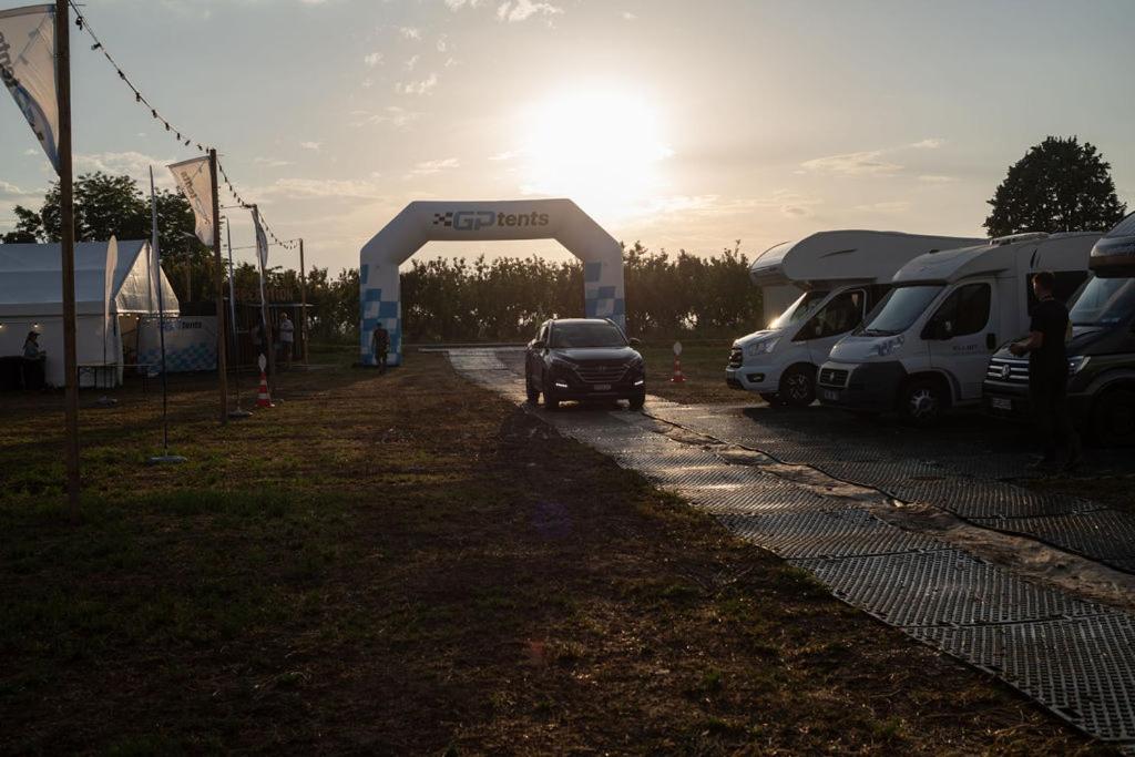 Východ nebo západ slunce při pohledu z luxury tent nebo okolí