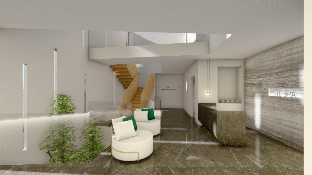 un hall avec des chaises blanches et un escalier dans l'établissement Serbellas Boutique Hotel, à Paphos