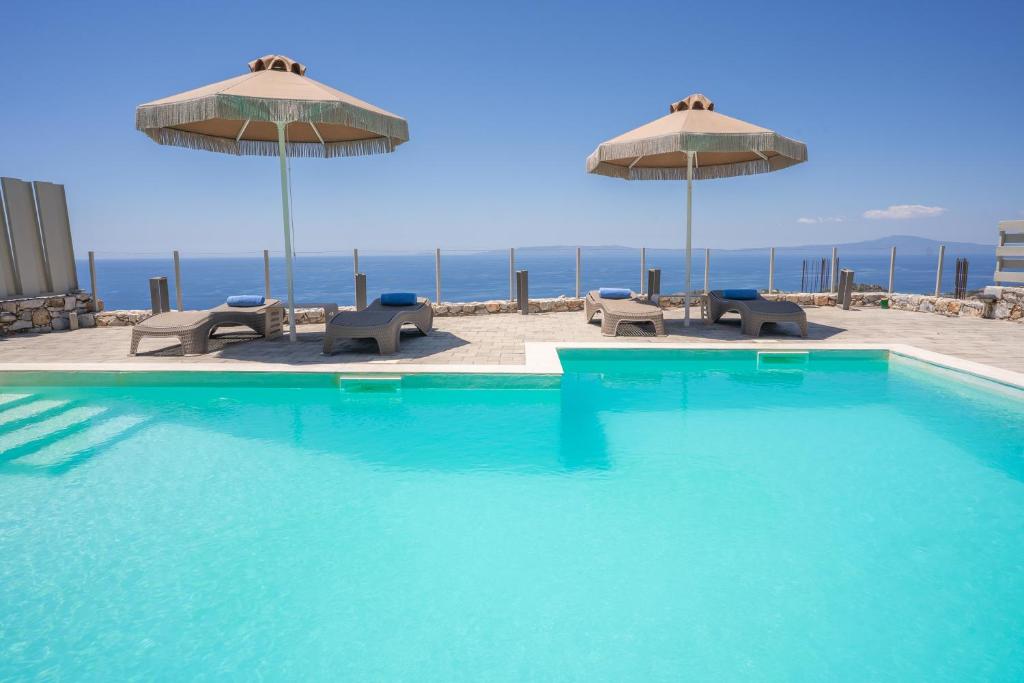 The swimming pool at or close to Pasithea