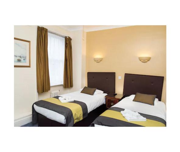 Rose Court Hotel - 