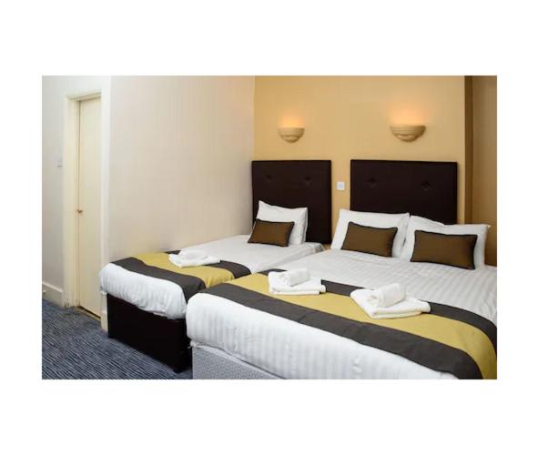 Rose Court Hotel - 