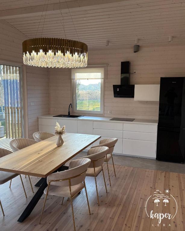 Kuchyň nebo kuchyňský kout v ubytování Kaper Łeba - Domki Nad Morzem