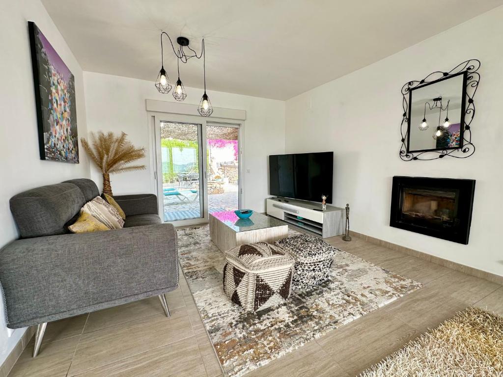 Televízia a/alebo spoločenská miestnosť v ubytovaní Casa Con Vista -Luxury villa in Moraira