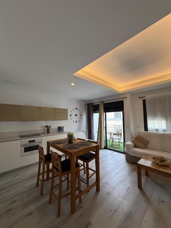a kitchen and living room with a table and chairs at Bendito Viento in Tarifa