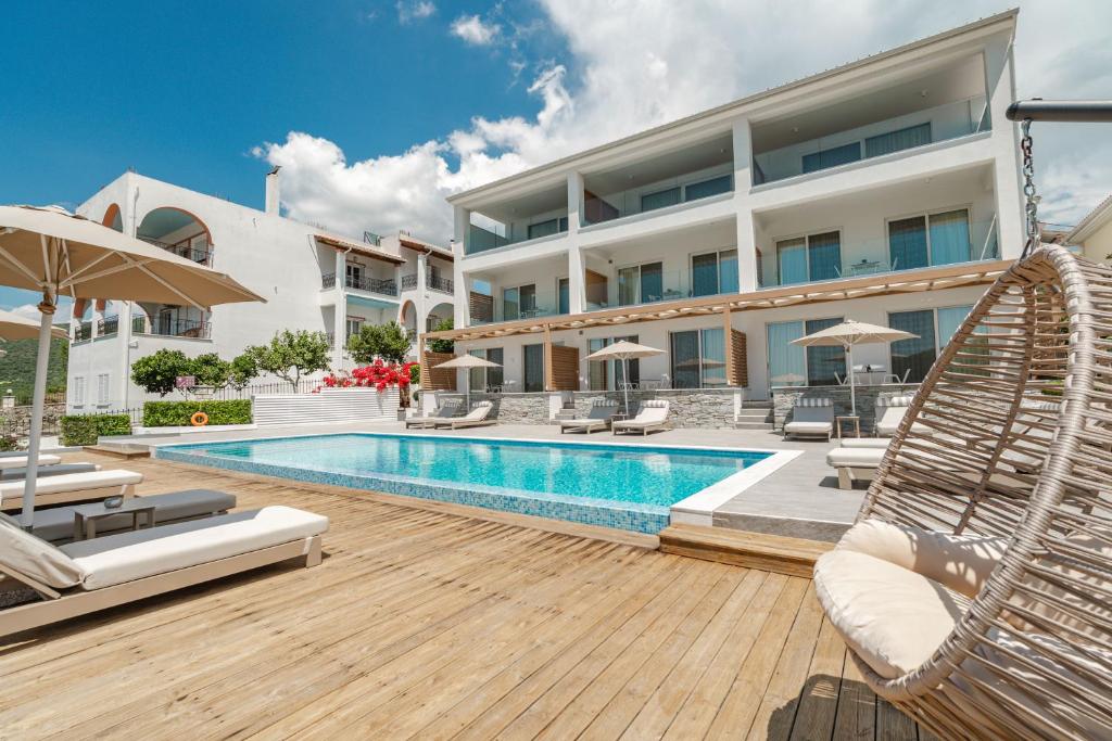 Bazén v ubytování Ninemia Luxury Residence nebo v jeho okolí