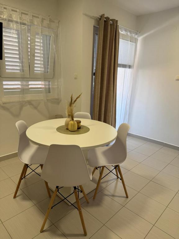 Fotografie z fotogalerie ubytování Apartmani Pernjak v destinaci Mandre