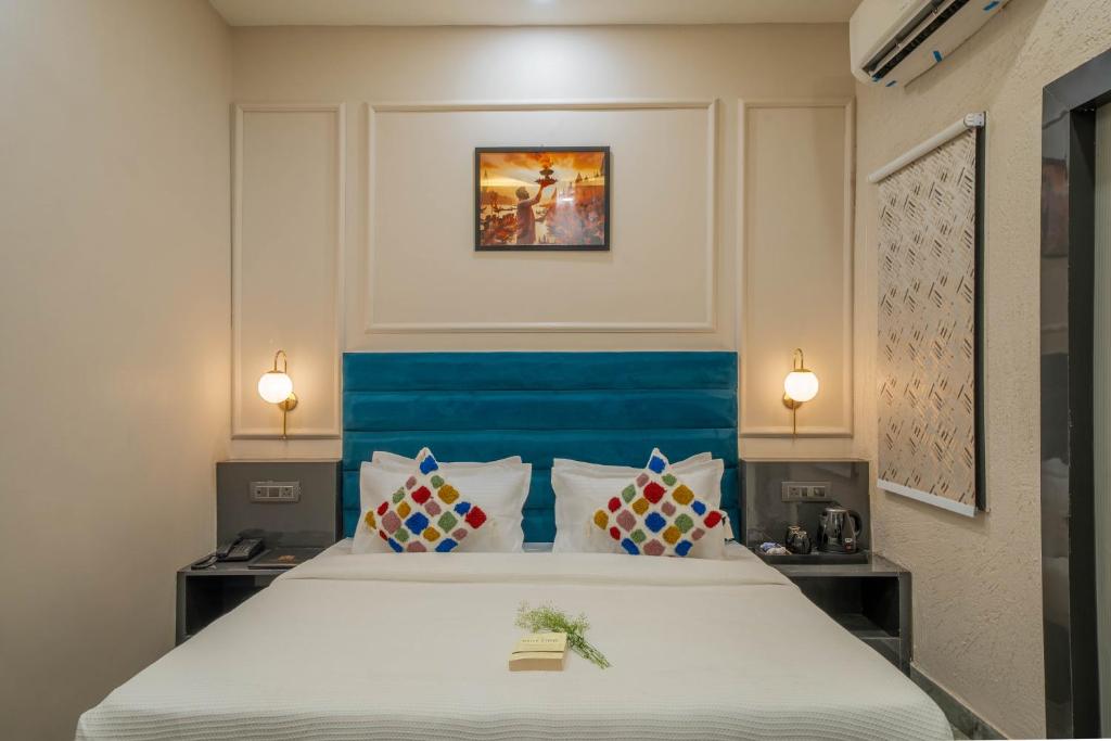 Postel nebo postele na pokoji v ubytování Perfectstayz Aalaya suites