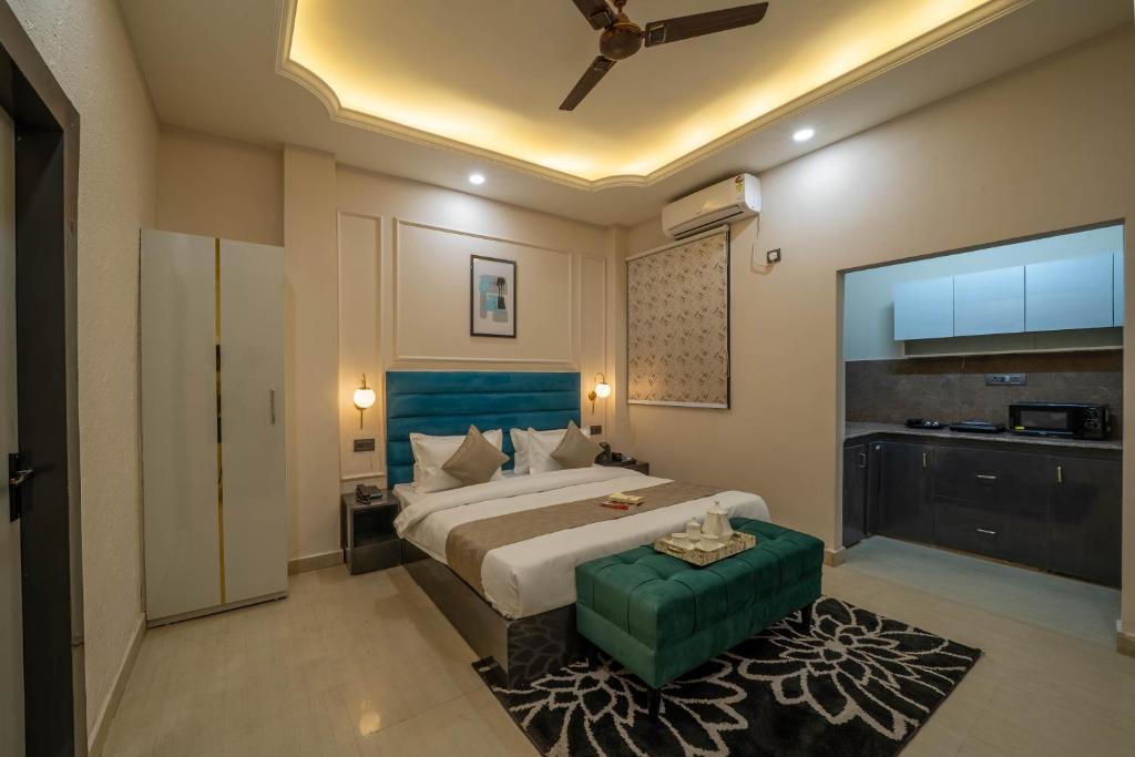 Postel nebo postele na pokoji v ubytování Perfectstayz Aalaya suites