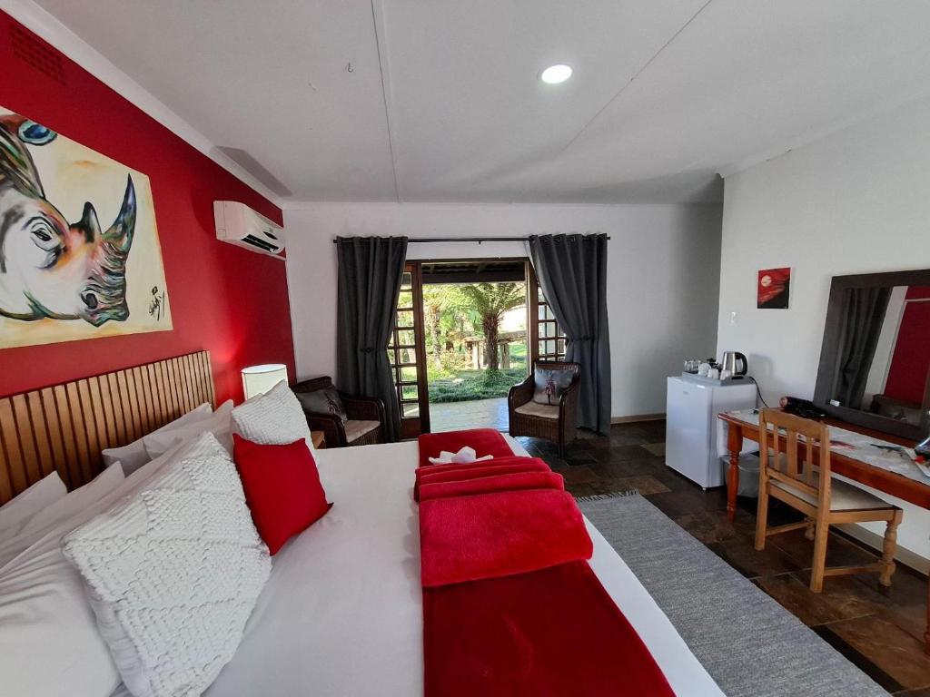 Una cama o camas en una habitación de Paradise View Guesthouse