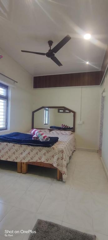 Letto o letti in una camera di Archana Guest House River View
