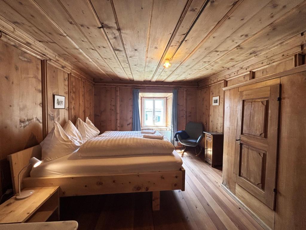 Postel nebo postele na pokoji v ubytování Haus Buol Bergün