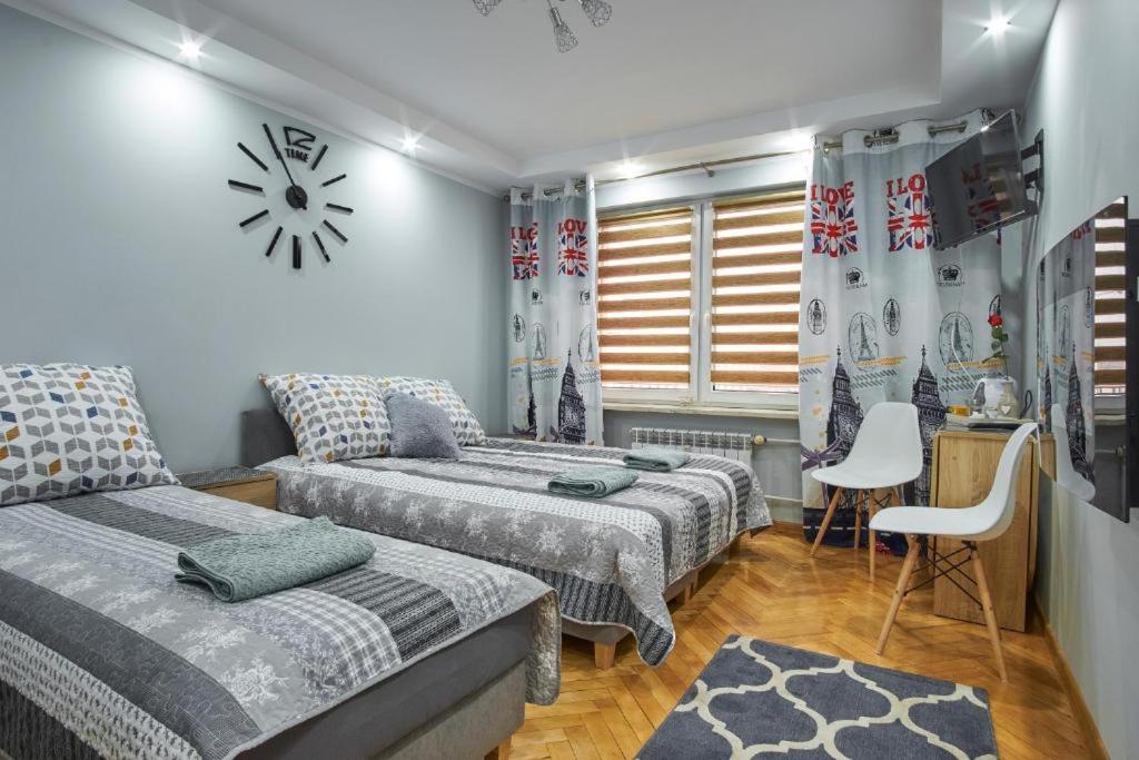 Ένα ή περισσότερα κρεβάτια σε δωμάτιο στο LuxRelaxApartamenty