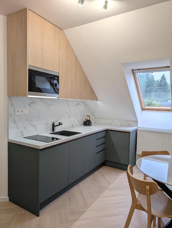 Kuchyň nebo kuchyňský kout v ubytování Apartmany u Denyho