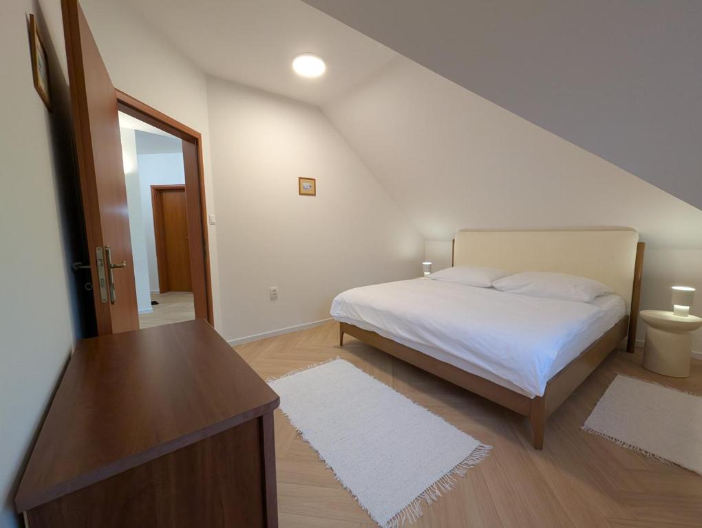 Postel nebo postele na pokoji v ubytování Apartmany u Denyho