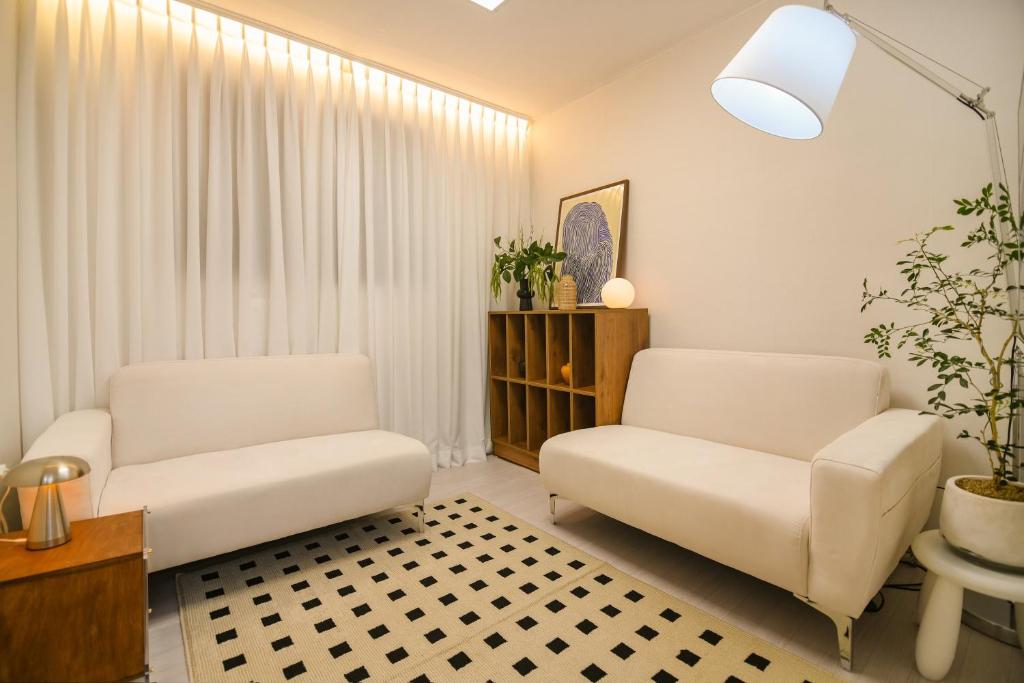 Ruang duduk di 모던포인트 강남 Modern Point Gangnam