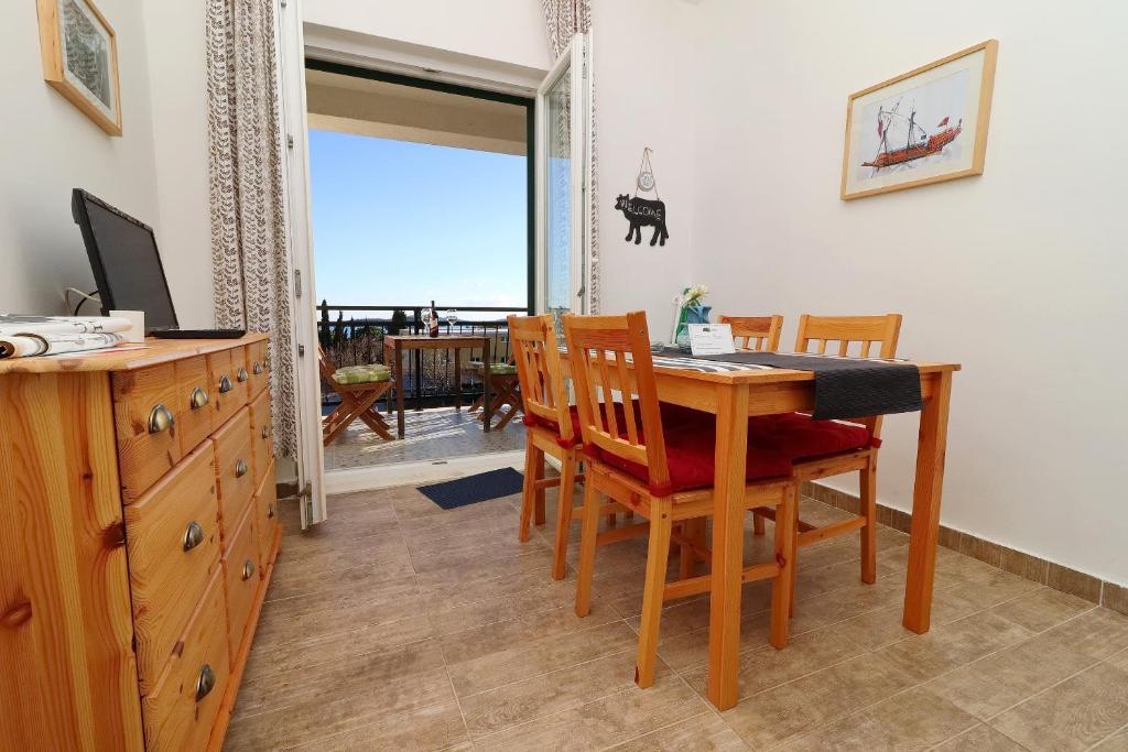 TV a/nebo společenská místnost v ubytování Apartments Trstenica