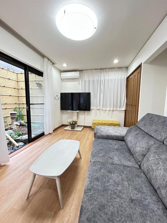 Near Asakusa, 5-min from Station, 5BR 150 square meters House, Near Skytree
