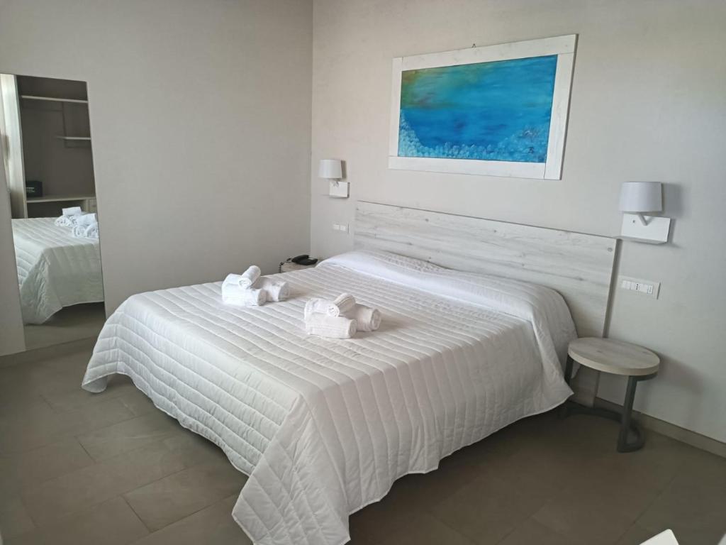 Postel nebo postele na pokoji v ubytování Borgo di Riaci Beach Resort