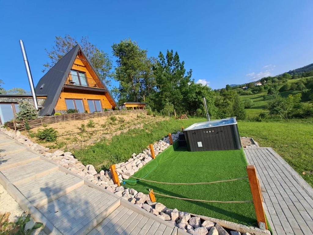 SohodolにあるCabană A-Frame Branの小さな家