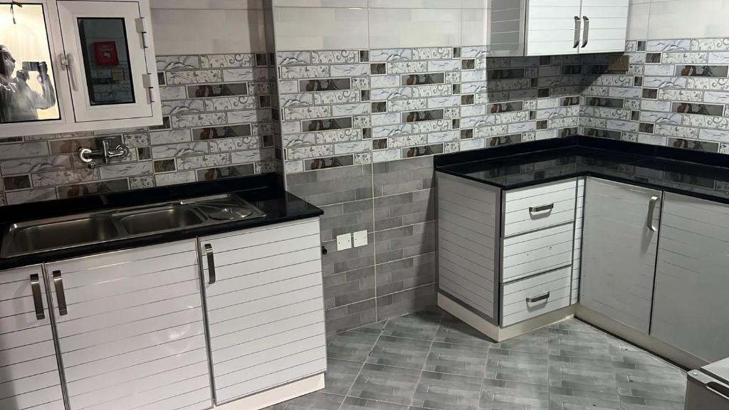 Kuchyň nebo kuchyňský kout v ubytování Sapphire Club muscat Hotel