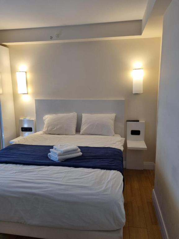 Postel nebo postele na pokoji v ubytování Orbi City Central Luxury Aparthotel - Sea View Suites Batumi