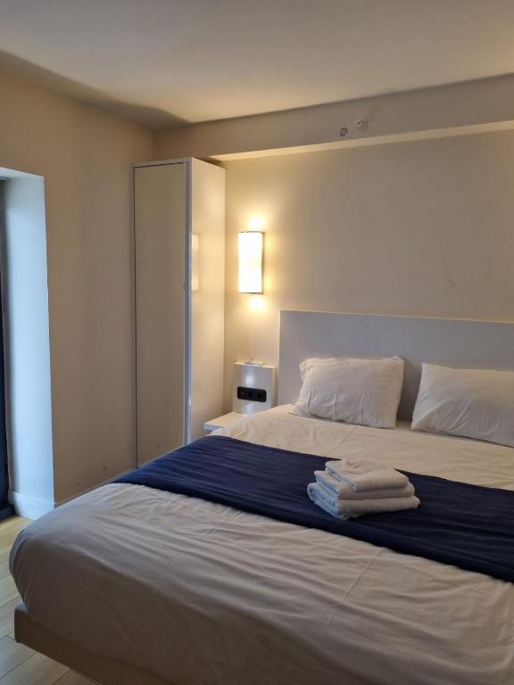 Postel nebo postele na pokoji v ubytování Orbi City Central Luxury Aparthotel - Sea View Suites Batumi