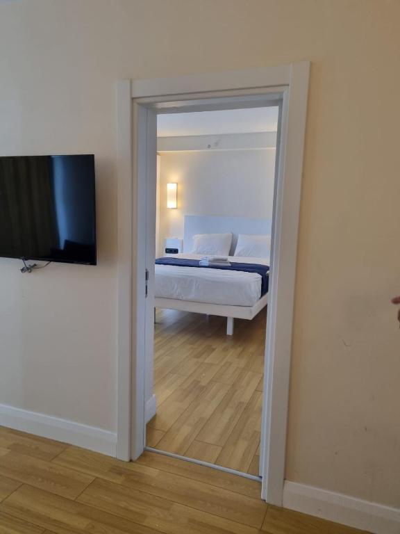 TV a/nebo společenská místnost v ubytování Orbi City Central Luxury Aparthotel - Sea View Suites Batumi