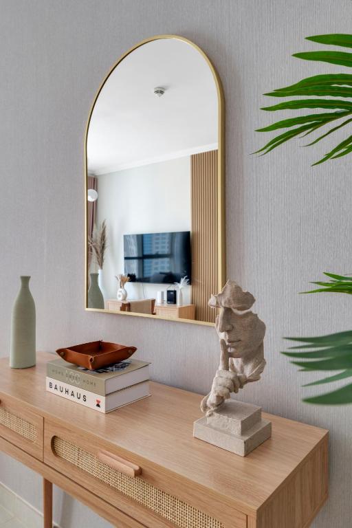 Dubai Marina Promenade 1BR Apartment with Pool near JBR - Resim 29