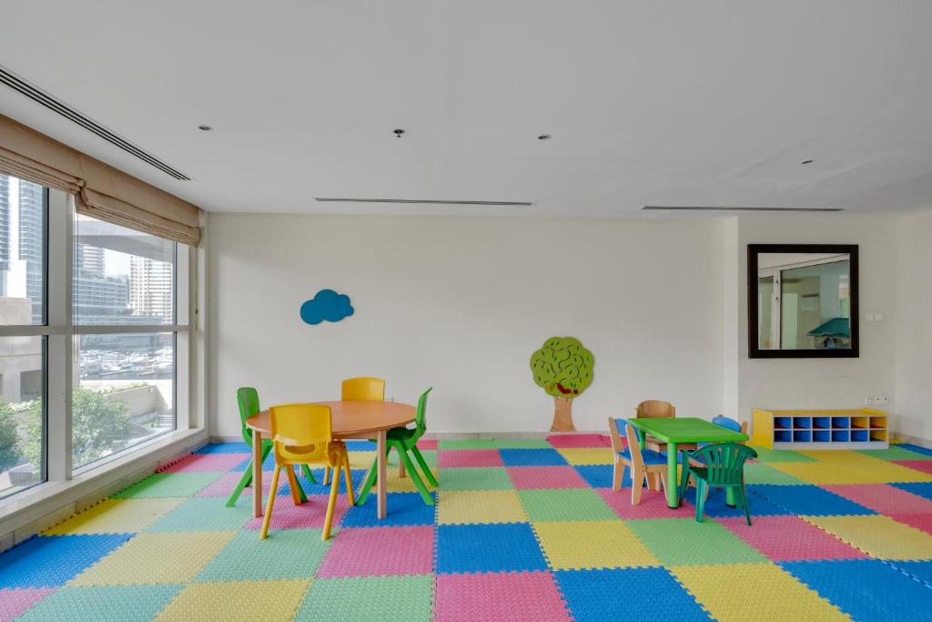 Dubai Marina Promenade 1BR Apartment with Pool near JBR - Resim 42