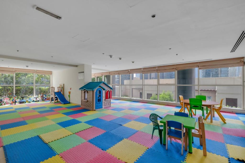 Dubai Marina Promenade 1BR Apartment with Pool near JBR - Resim 41