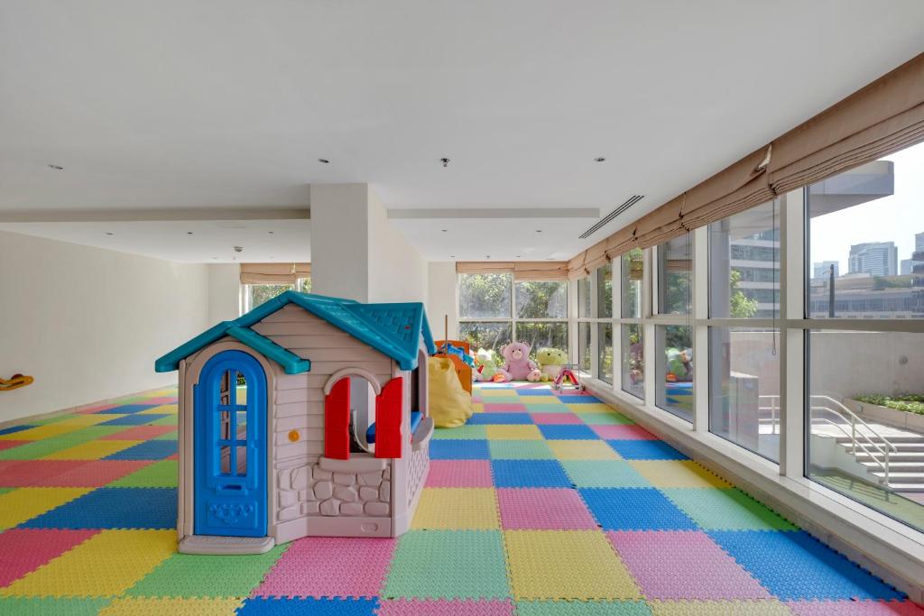 Dubai Marina Promenade 1BR Apartment with Pool near JBR - Resim 40