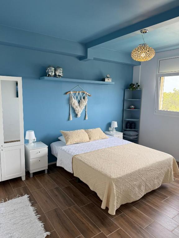 A bed or beds in a room at Villa Contenta Canyelles