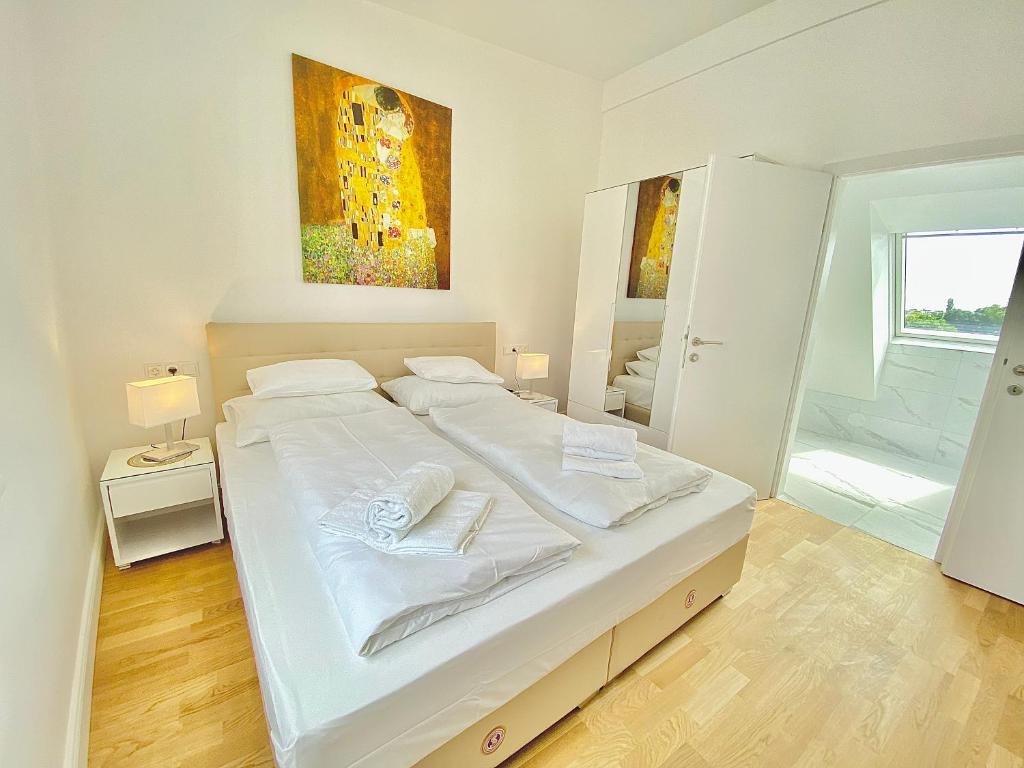Postel nebo postele na pokoji v ubytování Steiner Residences Mödling